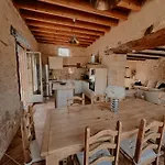 La Maison Des Pierres Blondes