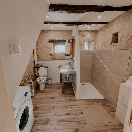 La Maison Des Pierres Blondes *