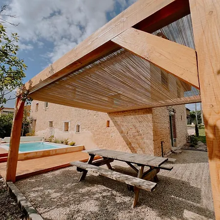 La Maison Des Pierres Blondes Holiday home