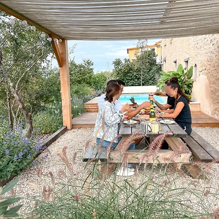 La Maison Des Pierres Blondes Holiday home *