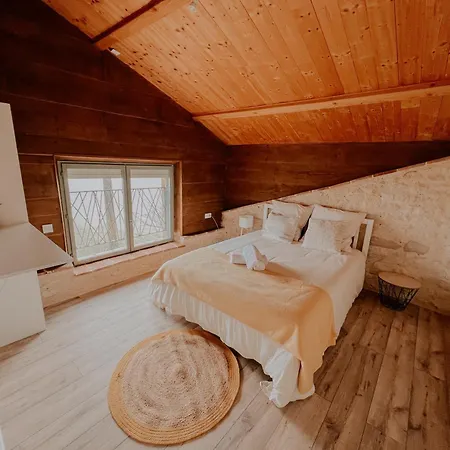 La Maison Des Pierres Blondes *