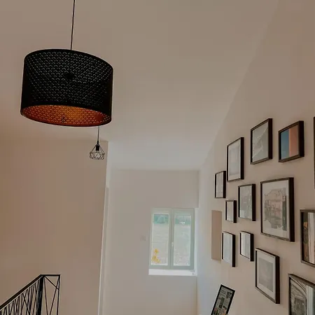 La Maison Des Pierres Blondes *