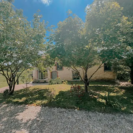 La Maison Des Pierres Blondes *