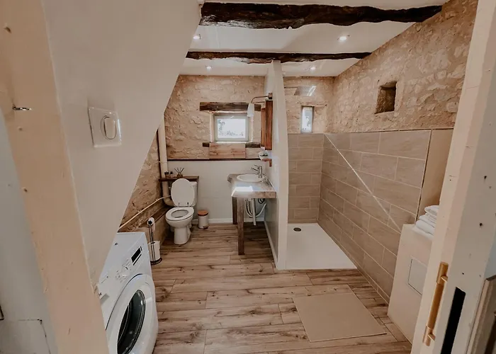 La Maison Des Pierres Blondes *