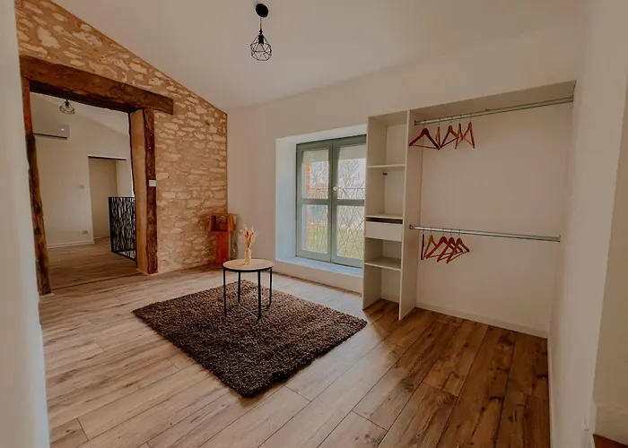 La Maison Des Pierres Blondes * Orban