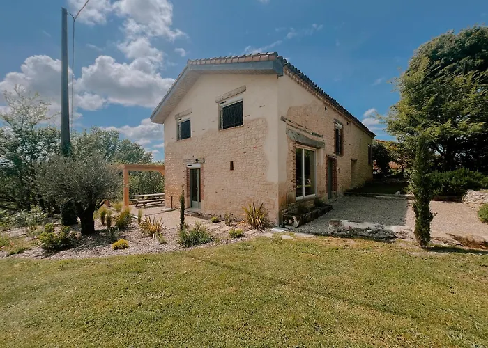 La Maison Des Pierres Blondes