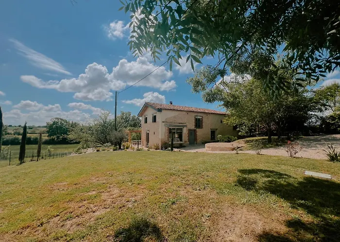 La Maison Des Pierres Blondes *