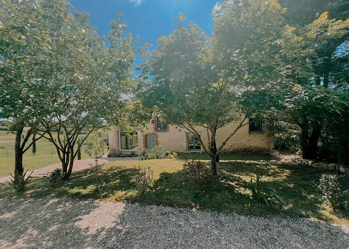 La Maison Des Pierres Blondes *